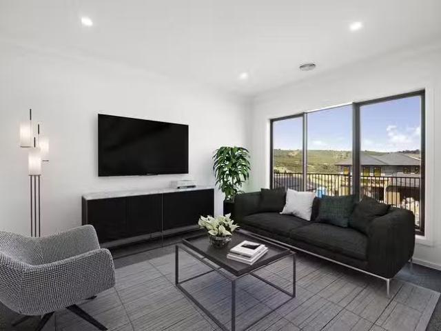 Nice 7 Fellview Crescent, Sunbury, VIC 3429