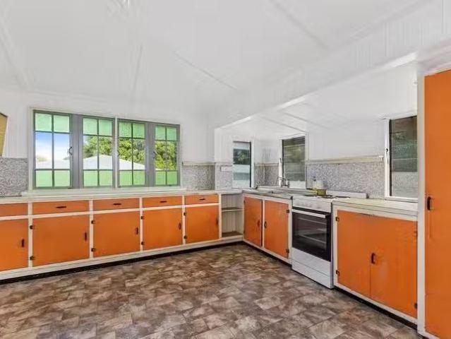 Charming 7 Ferguson Street, Allenstown, QLD 4700