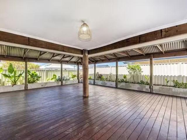 Nice 7 Hummingbird Way, Singleton, WA 6175