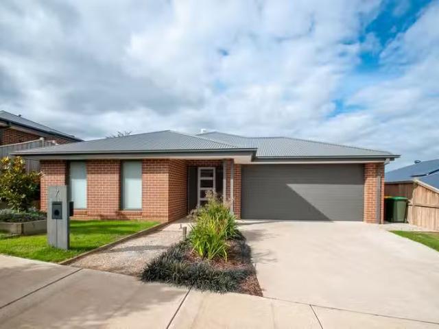 Cheap 7 Limestone Court, WARRAGUL, VIC 3820 House for Rent