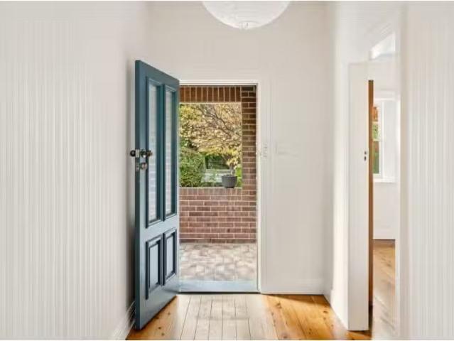 Unique 7 Sale Street, Orange House for rent Listed by Rachel.