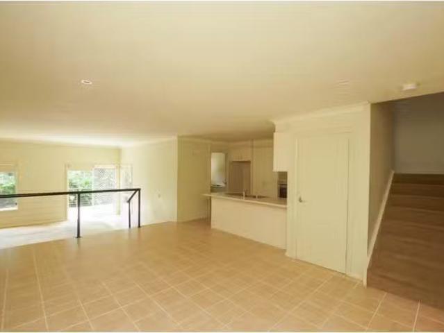 Cozy 7 Seaside Close, KORORA Townhouse for rent Listed by Jas.