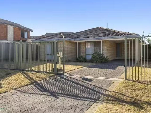 Deal! 7 Sherlock Court, Waikiki, WA 6169