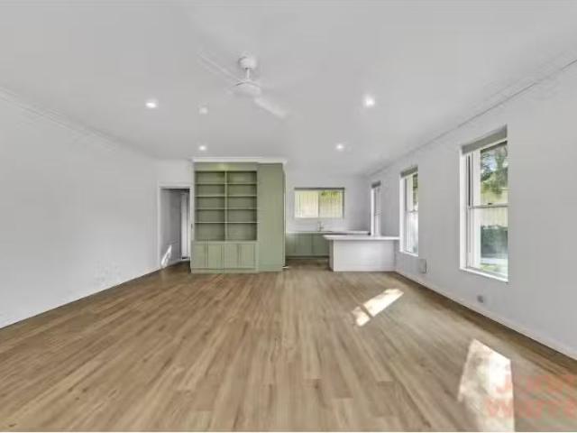 Nice 7B Kenneth Place, Karabar Townhouse for rent Listed by E.