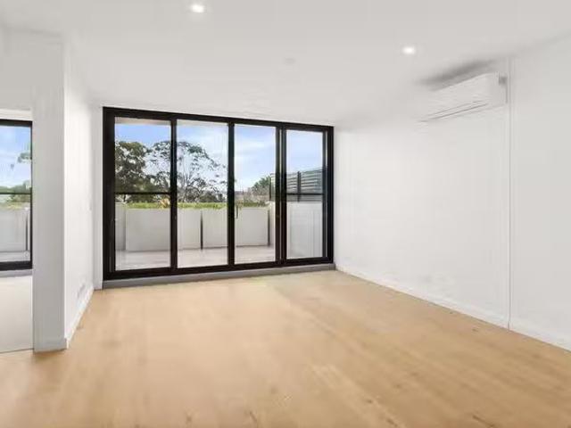 Cozy 403/12 Stanley Street, Kogarah, NSW 2217