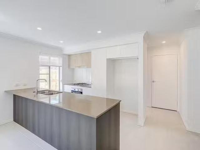 New 40 Cottee Circuit, Park Ridge, QLD 4125