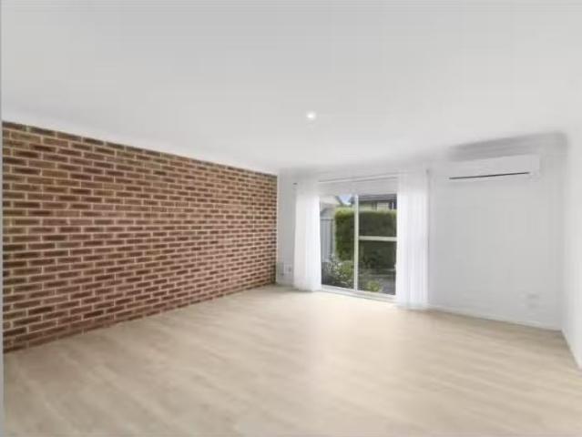 Cheap 4/14 The Avenue, Corrimal Townhouse for rent Listed by.