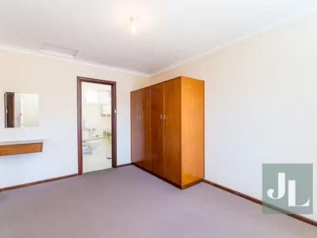 Just in! 4/15 Pearl Parade, Scarborough, WA 6019