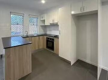 Cheap 4/16 Macquarie Street, Booval, QLD 4304