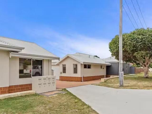 For Rent! 4/16 Calvert Way, Girrawheen, WA 6064