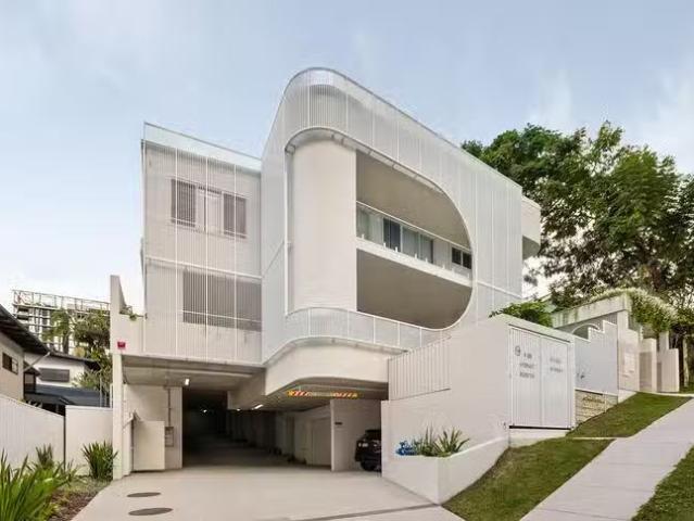 Just in! 4/19 Rankin Street, Indooroopilly, QLD 4068