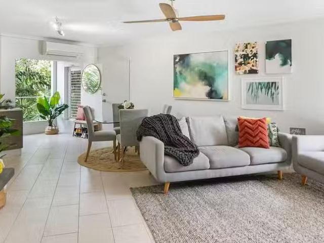 Just in! 4/105 Collins Avenue, Edge Hill, QLD 4870