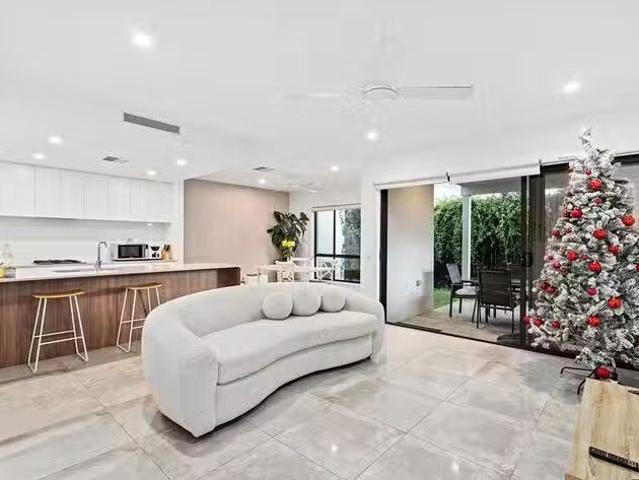 Unique 41/10 Vale Avenue, Arundel, QLD 4214