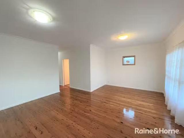 Just in! 4/11 13 Canonbury Grove, Bexley North NSW 2207
