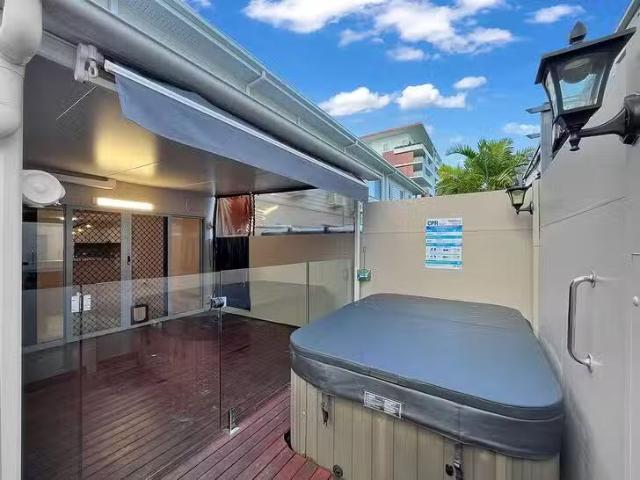 Just in! 4/131 133 Duporth Avenue, Maroochydore, QLD 4558