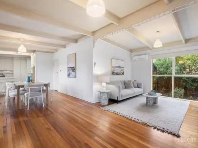 Cozy 41 Armstrong Road, Heathmont VIC 3135 House Auction