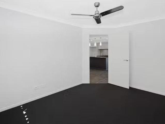 Cozy 41 Midnight Crescent, Spring Mountain, QLD 4300
