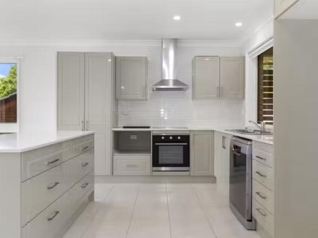 Cheap 41 Roberta Street, TUMBI UMBI House for rent Listed by.