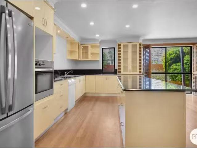 Deal! 41A Dutton Street, COOLANGATTA Townhouse for rent Liste.