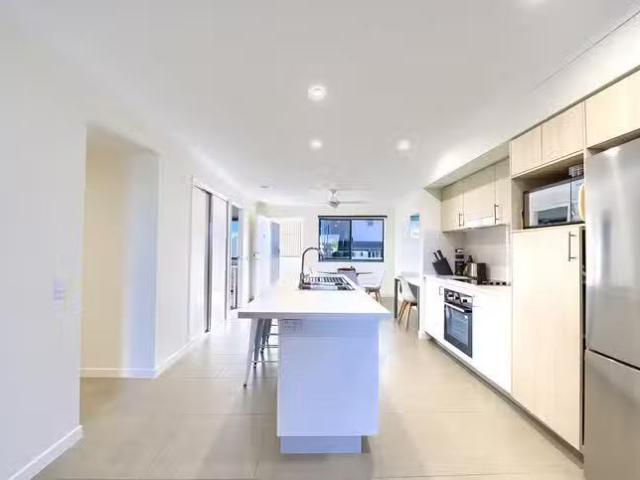 Cozy 42/67 Regatta Boulevard, Birtinya, QLD 4575
