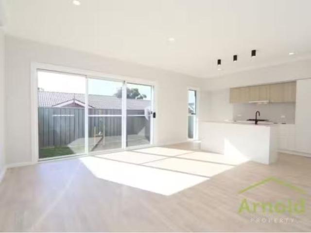 New 4/21 Cromwell Street, NEW LAMBTON Townhouse for rent List.