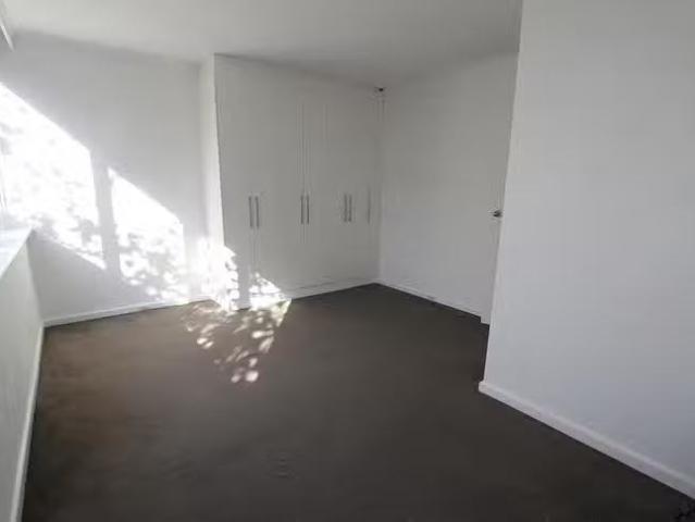 Deal! 4/21 partens Street, Elwood, VIC 3184