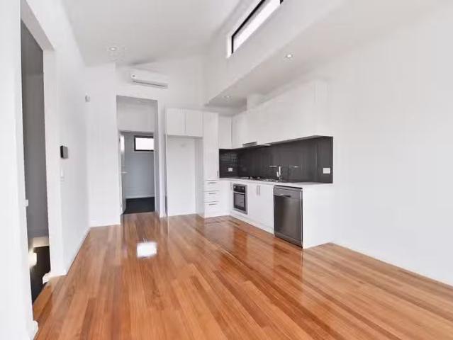 Cheap 4/22 Green Street, Airport West VIC 3042