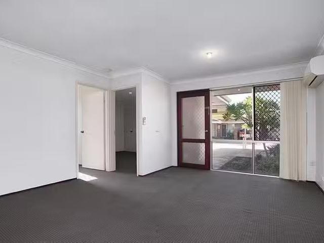 Unique 4/22 32 Kimberley Way, Parkwood, WA 6147