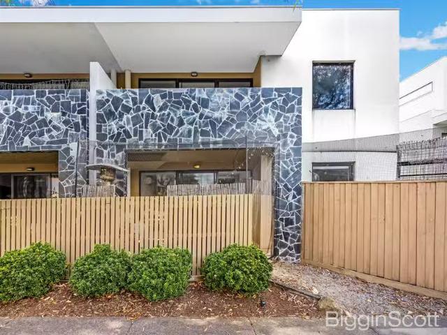 Nice 4/2 Crefden Street, Maidstone VIC 3012