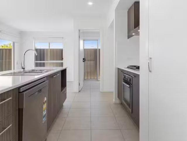 Charming 42 Hollow Drive, Andrews Farm, SA 5114
