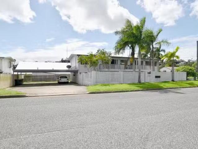 Charming 4/2 Walters Avenue, West Gladstone, QLD 4680