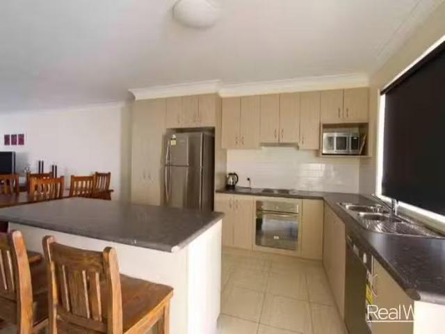 Just in! 4/34 Gordon Avenue, Newtown, QLD 4350