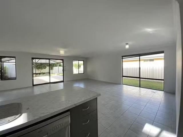 Unique 4/36 Stanford Drive, Abbey, WA 6280