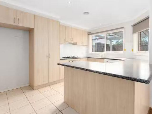 Cheap 4/31 James Street, Pakenham, VIC 3810