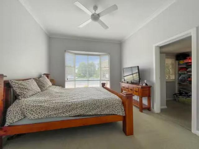 Just in! 43 Farrand Street, Forbes House for rent Listed by H.