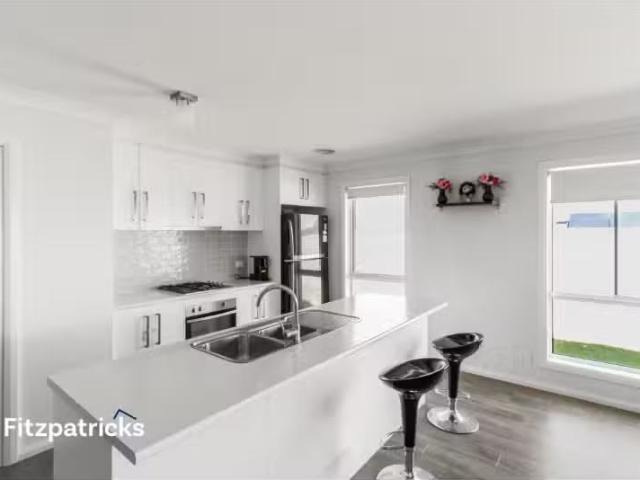 Cozy 43 Muttama Parade, Gobbagombalin House for rent Listed b.