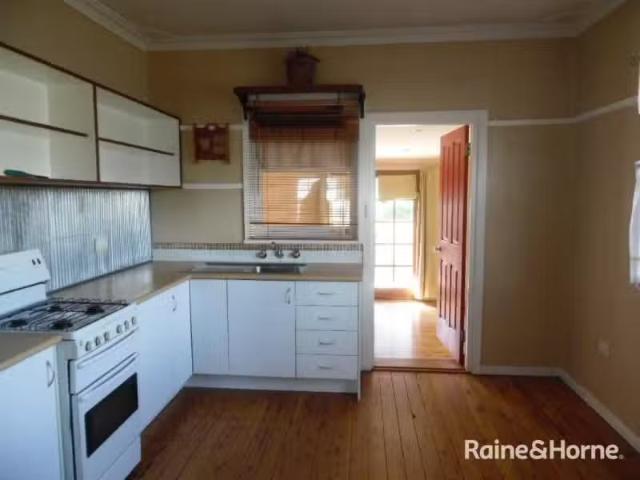 For Rent! 43 Stewart Street, BATHURST House for rent Listed b.