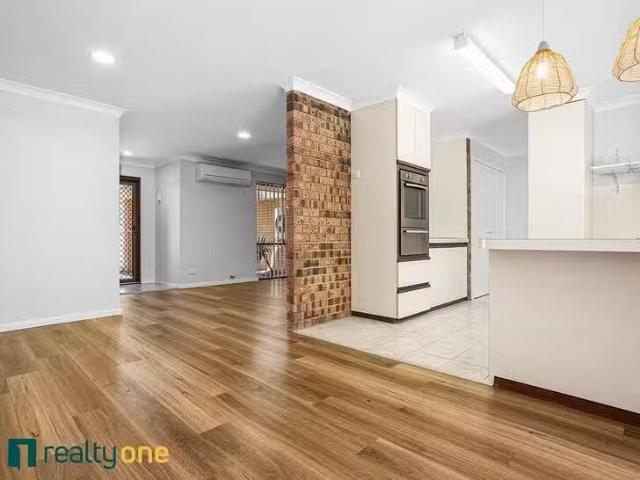 Unique 4/40 Hogarth Way, Bateman, WA 6150