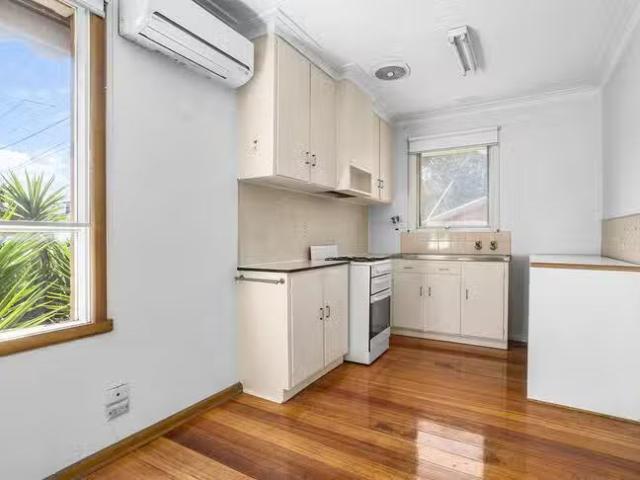 Cozy 4/40A Antibes Street, Parkdale, VIC 3195