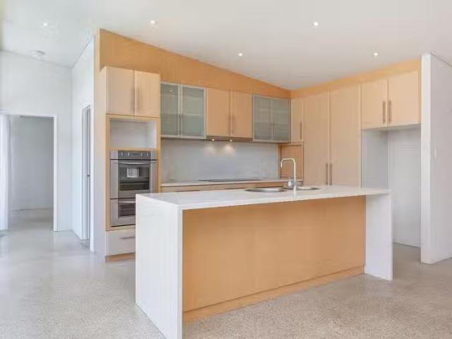 Cozy 441 Railway Road, Shenton Park, WA 6008