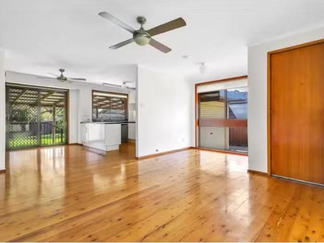 Cheap 44 Sirius Road, BLIGH PARK House for rent Listed by Cra.