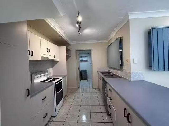 Just in! 4/4 Stuart Street, North Ward, QLD 4810