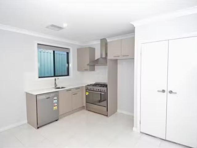 Nice 44A Fourth Avenue, Loftus Apartment for rent Listed by J.