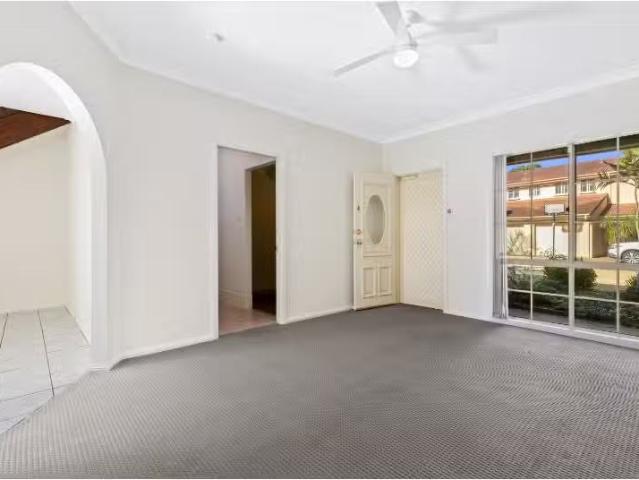 Cheap 4/6 8 Beechwood Street, OURIMBAH Townhouse for rent Lis.