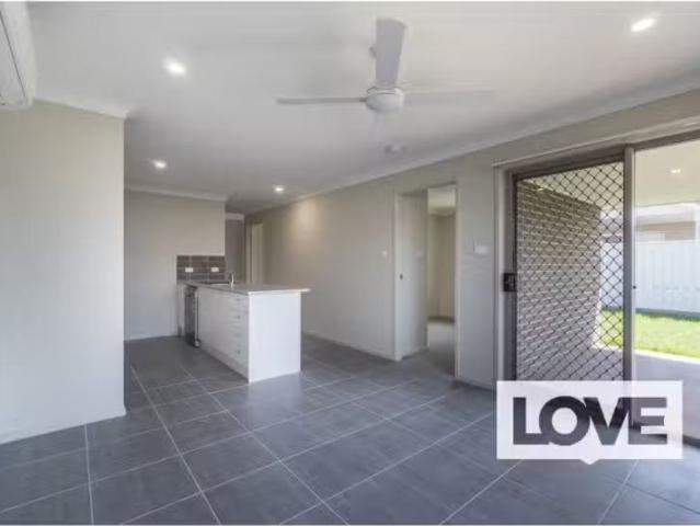 For Rent! 46a Harris Street, CAMERON PARK Townhouse for rent.