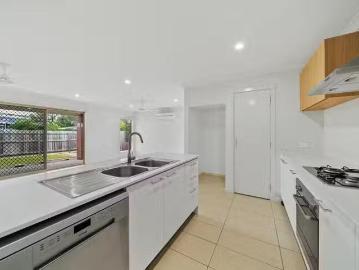 Deal! 47 Dubai Circuit, Spring Mountain, QLD 4300