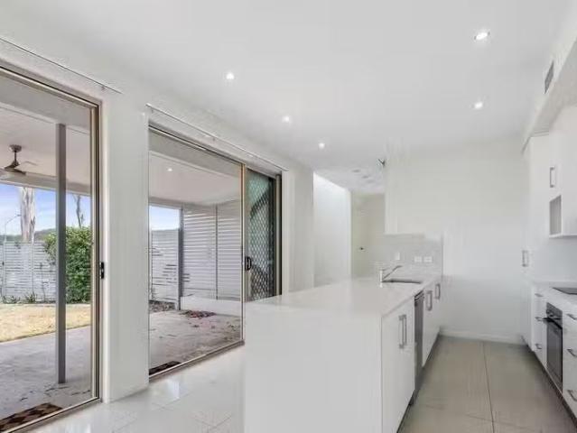 Cheap 47 Hill Crescent, CARINA HEIGHTS, QLD 4152 House for R.