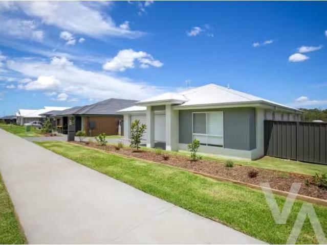 Nice 47 Royston Circuit, Farley House for rent Listed by Cath.