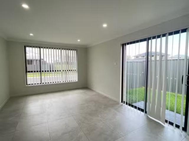 Deal! 47A Wakeling Drive, Edmondson Park Apartment for rent L.