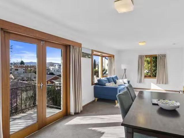 Just in! 4/8B Lambert Avenue, Sandy Bay, TAS 7005